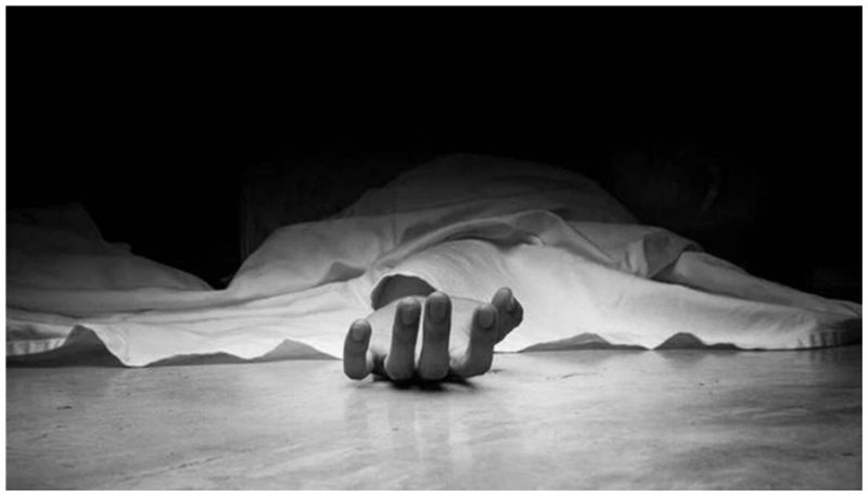 A woman admitted to the hospital due to stomach pain died due to doctors negligence at davanagere gvd