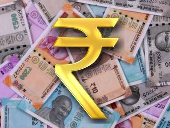 Rupee VS Dollar The value of the rupee has fallen to the lowest level in history How many rupees are there for one dollar MKA