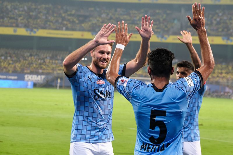 football Indian Super League 2022-23: Kerala Blasters suffer 3rd consecutive loss; Mumbai City remains unbeaten-ayh