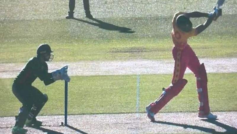 bangladesh wicket keeper nurul hasan done a mistake and so last delivery of ban vs zim match was given no ball in t20 world cup