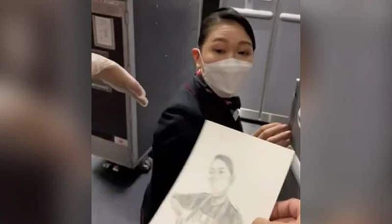 man draws sketch of flight attendant in flight the video goes viral