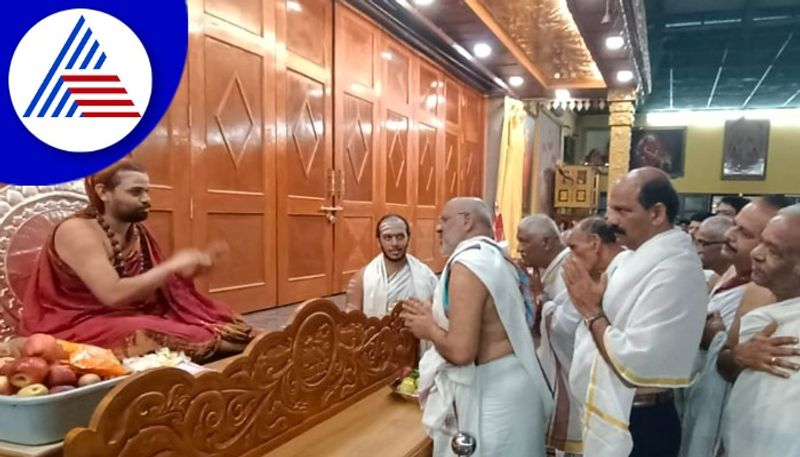 Farmers pray with Jagadguru  for control of Areca disease in chikkamagaluru gow