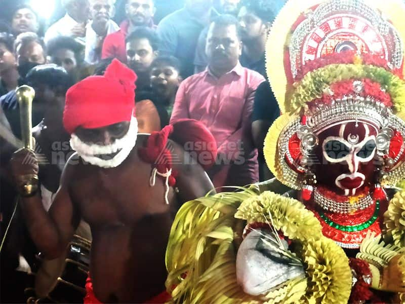 Story Of Karimchamundi Theyyam And Mappila Theyyam At Kamballur  Kottayil Tharavadu Devasthanam