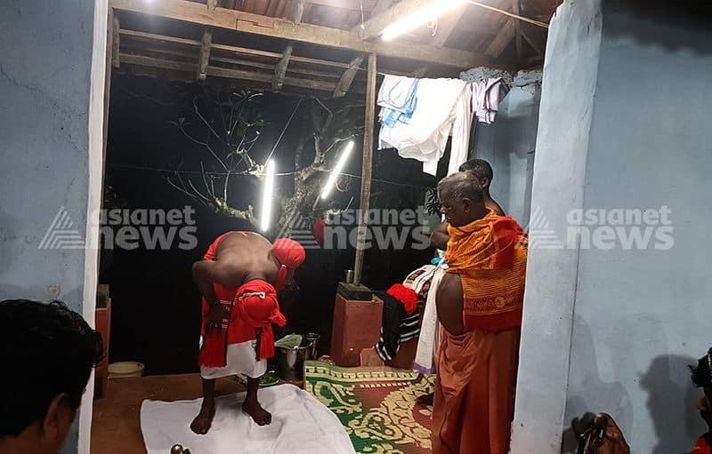 Story Of Karimchamundi Theyyam And Mappila Theyyam At Kamballur  Kottayil Tharavadu Devasthanam