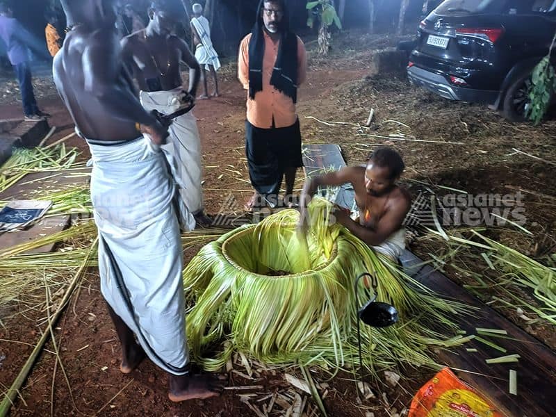 Story Of Karimchamundi Theyyam And Mappila Theyyam At Kamballur  Kottayil Tharavadu Devasthanam