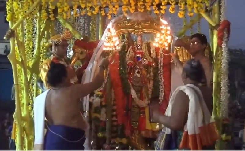 devotees gathered at thiruparankundram to see soorasamharam