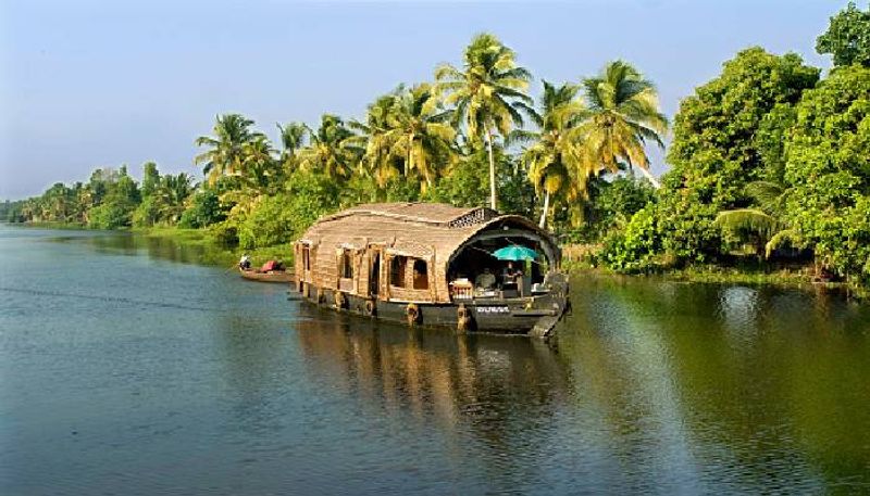 interesting facts about kerala on kerala piravi