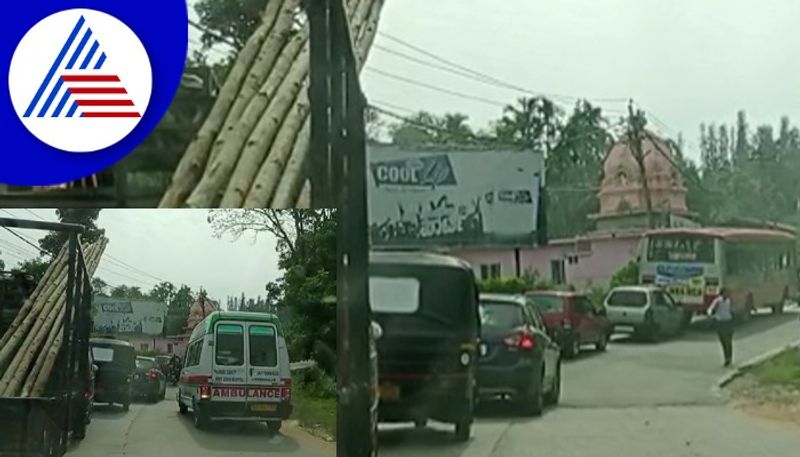 Ambulance stuck in traffic in mudigere at chikkamagaluru rav