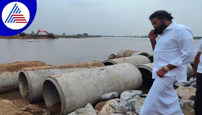 Minister B Sriramulu Visited to LLC Canal in Ballari grg