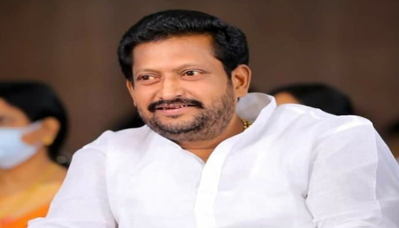  AP CM YS Jagan  Pays  Tributes  To  MLC Challa  Bhageerath Reddy  dead body