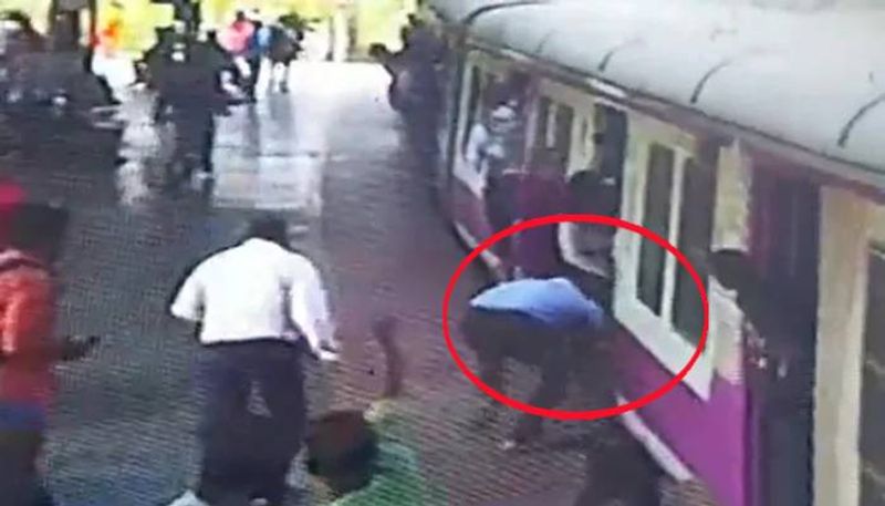 police officer saves mother and child when falling from train 