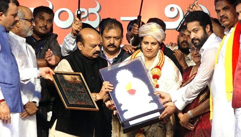 Puneeth Rajkumar posthumously awarded Karnataka Ratna by Rajini, Jr NTR;  Ashwini Rajkumar accepted the honour RBA