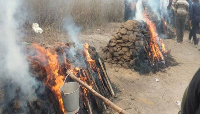 दर्दनाक मंजर: एक ही घर से उठीं 5 अर्थियां, चिताएं साथ जलीं तो दहाड़े मारकर रोए परिजन...पूरे गांव में मातम