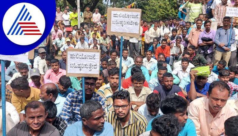 farmers protest against joida forest depertment at uttarakannada rav