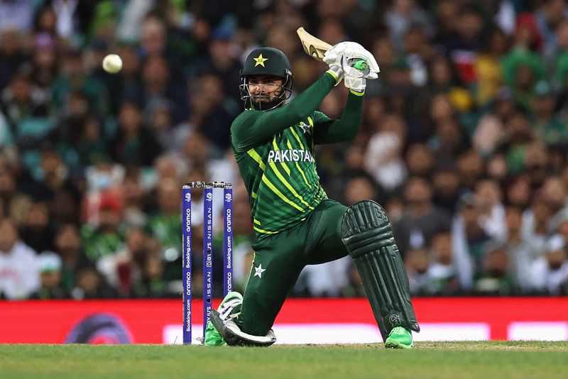 shabad khan 20 balls fifty help pakistan to set 186 runs target to south africa in t20 world cup