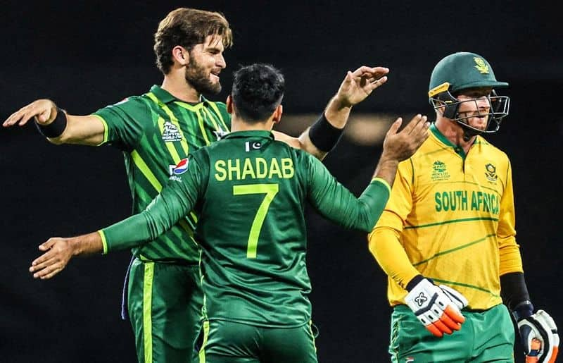 ICC T20 World Cup Pakistan miraculously qualify for semifinals of T20 World Cup Twitter reacts Crazy kvn