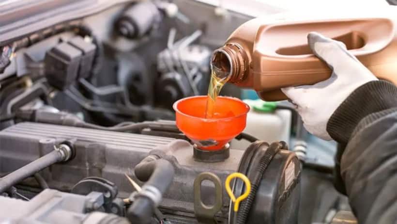 Explainer:  क्या वाकई आपकी गाड़ी को फायदा पहुंचाते हैं fuel Additives या हो रहा है इंजन को नुकसान!