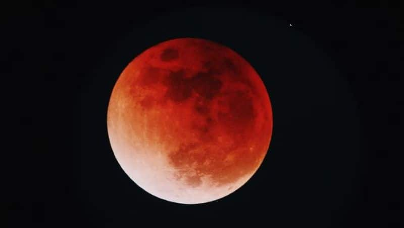 chandra grahana 2023 date time and where we can see this lunar eclipse in kannada suh