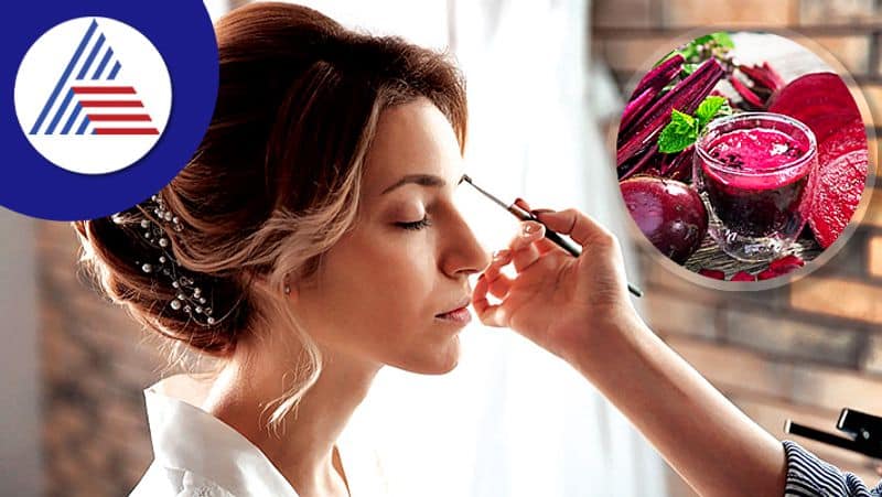 Homemade natural beetroot juice eyeliner for attractive eyes