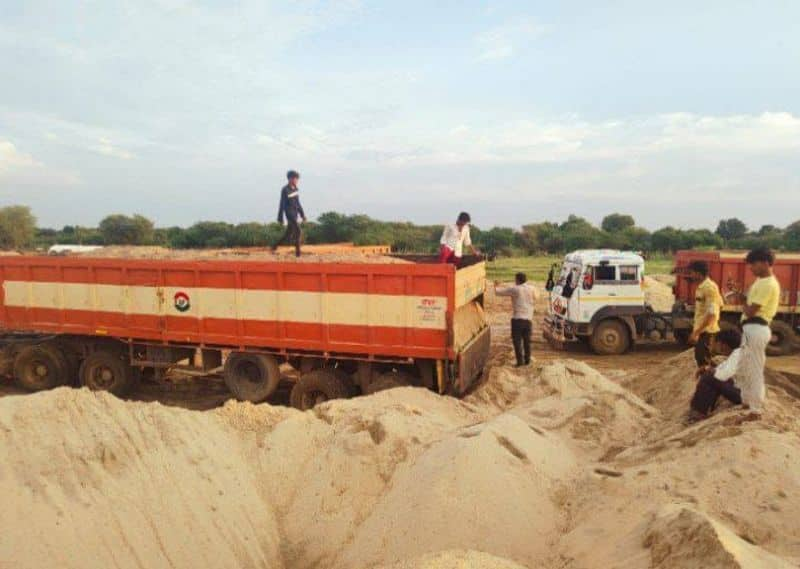 Seeman demands that the culprits who killed the VAO who tried to stop the sand robbery should be severely punished