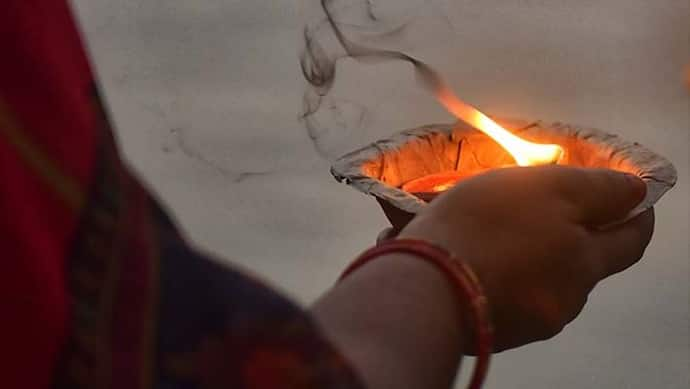 Dev Deepawali 2022: देव दीपावली 7 नवंबर को, जानें दीपदान की विधि, शुभ मुहूर्त, महत्व और कथा