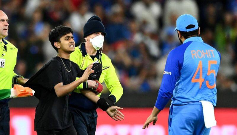 A fan invaded the field today to meet Rohit Sharma, doubts on Team India security in T20 World cup