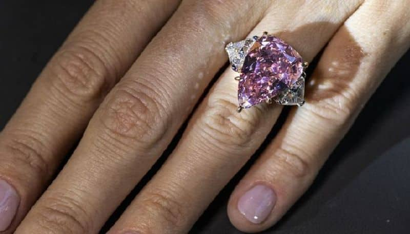 rare pink diamond costs more than 200 crores in auction 