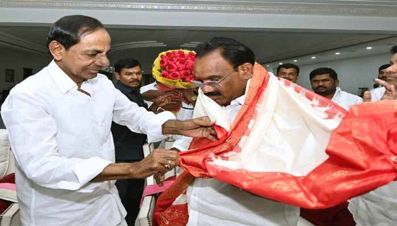 Munugode MLA  Kusukuntla Prabhakar  Reddy Meets Telangana  CM KCR