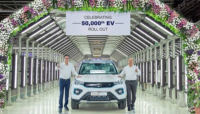 Tata Motors ने लॉन्च किया अपना 50 हजारवां EV, आगामी 5 सालों में कंपनी लॉन्च करेगी 10 नए इलेक्ट्रिक व्हीकल्स