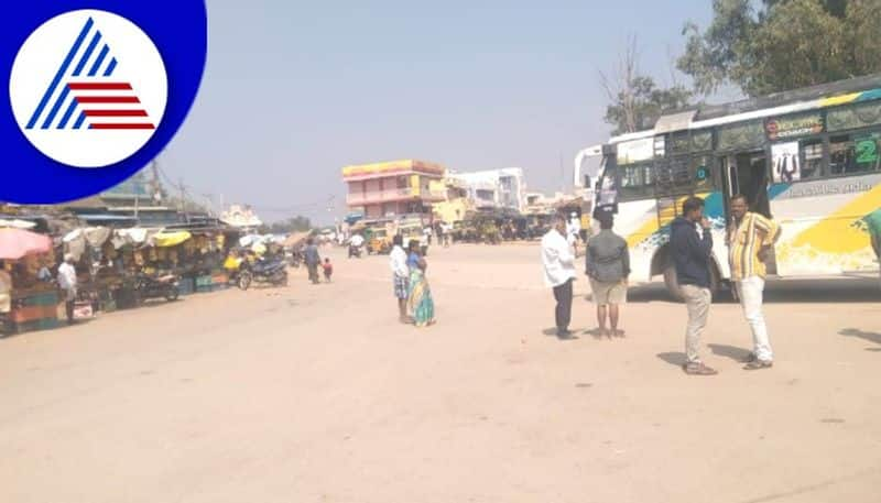 There is no bus stop at Nayakanahatti at chitradurga rav