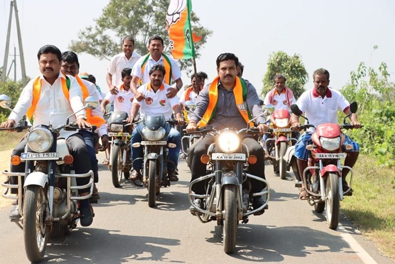 bike rally by bs yediyurappa sons by raghavendra and by vijayendra in shikaripura ash 