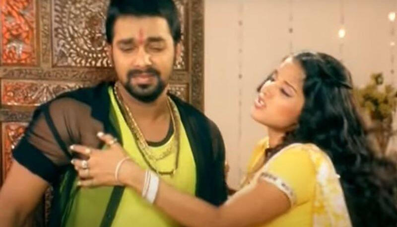 Hot Bhojpuri video: Monalisa and Pawan Singh's romantic song 'Choliya Ke Khol Dee' goes viral (WATCH) RBA