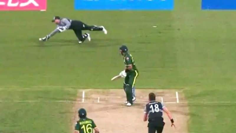 devon conway lost the catch in first over and new zealand lost the match against pakistan in semi final of t20 world cup