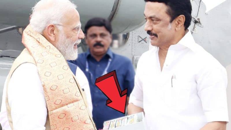 CM MK Stalin presented Ponniyin Selvan book to PM Modi at tn visit