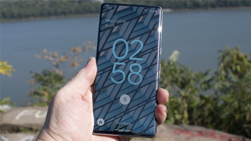 Pixel 8 Pro users report display deformations: How is it affecting users sgb