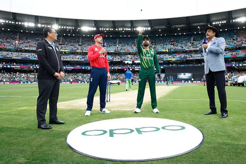 england win toss opt to field against pakistan in t20 world cup final