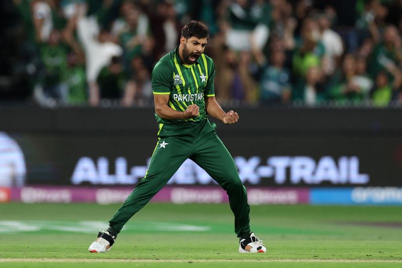 T20 World Cup Final:Pakistan takes early wickets against England in 138 run chase