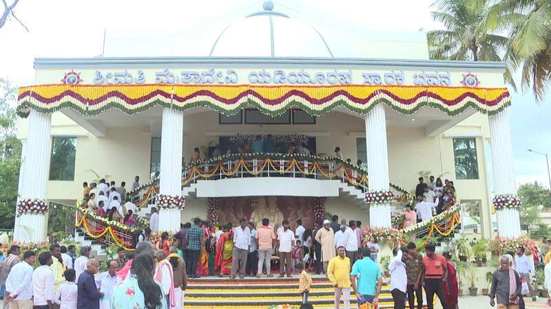 Yediyurappa family wedding hall near Edeyuru temple sat