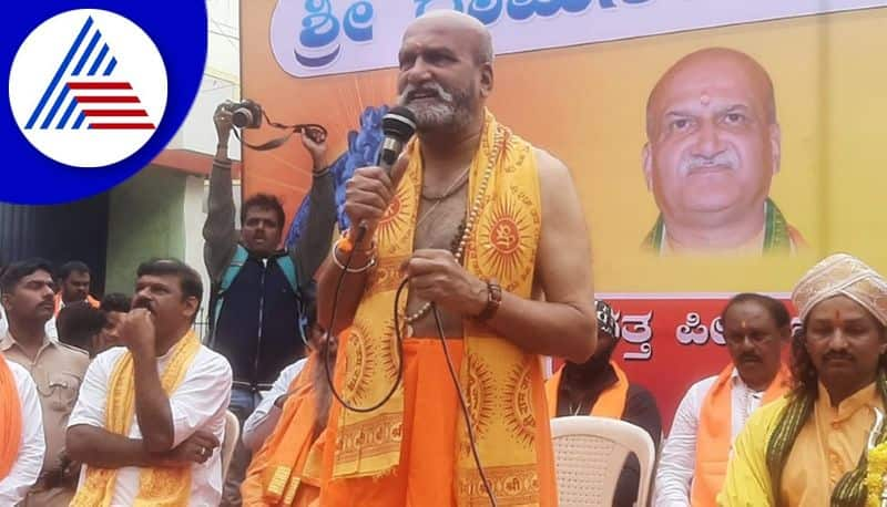 Pramod Muthalik first visit to Dattapeeta after appointment of Hindu priest gow