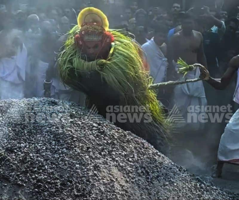 Story Of Theechamundi Theyyam Alias Vishnumoorthy Or Ottakkolam 