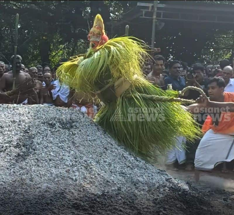 Story Of Theechamundi Theyyam Alias Vishnumoorthy Or Ottakkolam 