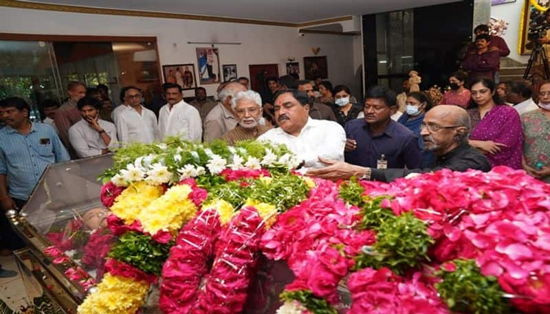 Minister errabelli dayakar rao condolence to veteran actor superstar krishna death