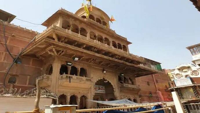 बांके बिहारी मंदिर में दर्शन समय बढ़ाने के खिलाफ दायर हुई याचिका, वाद में कहा- भगवान बाल स्वरूप हैं थक जाएंगे