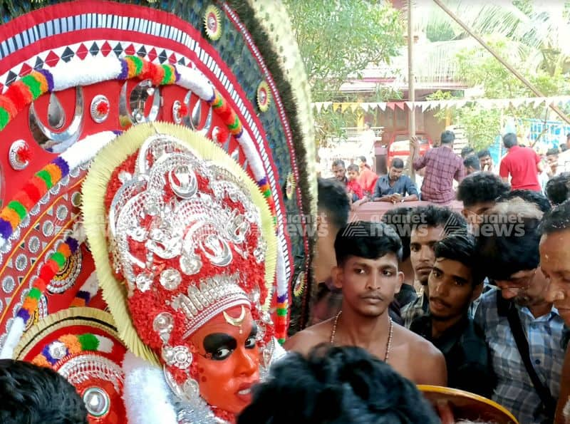 Story Of Moovalamkuzhi Chamundi Theyyam