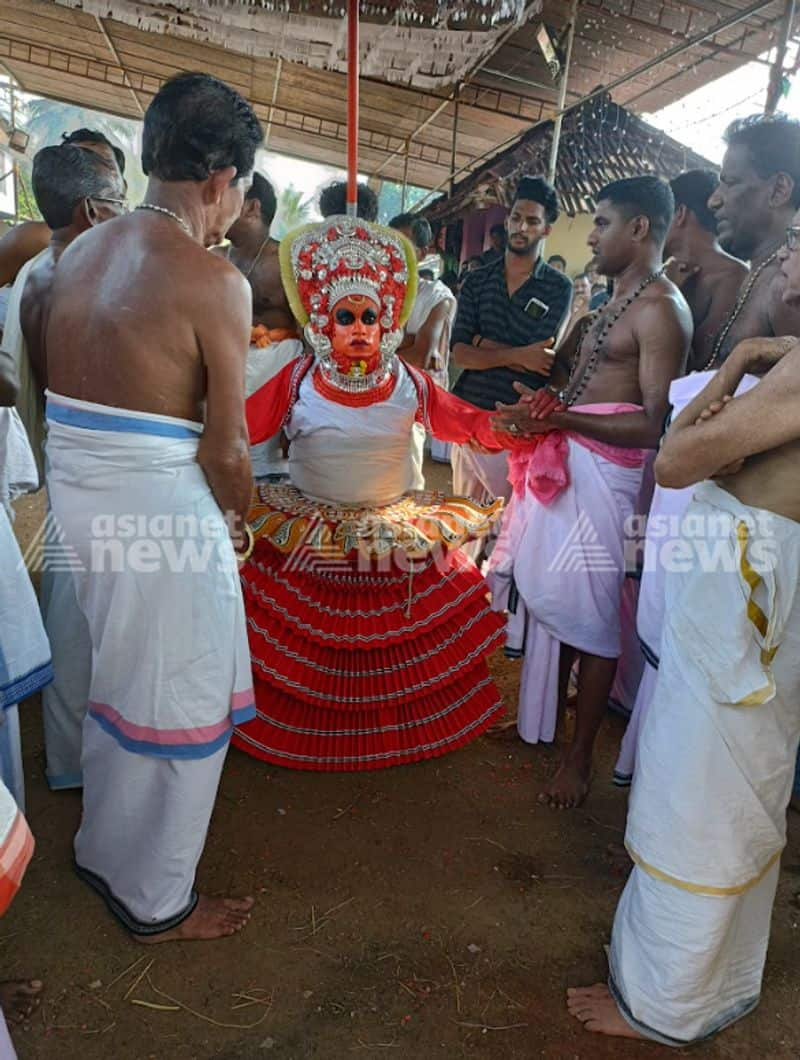 Story Of Moovalamkuzhi Chamundi Theyyam