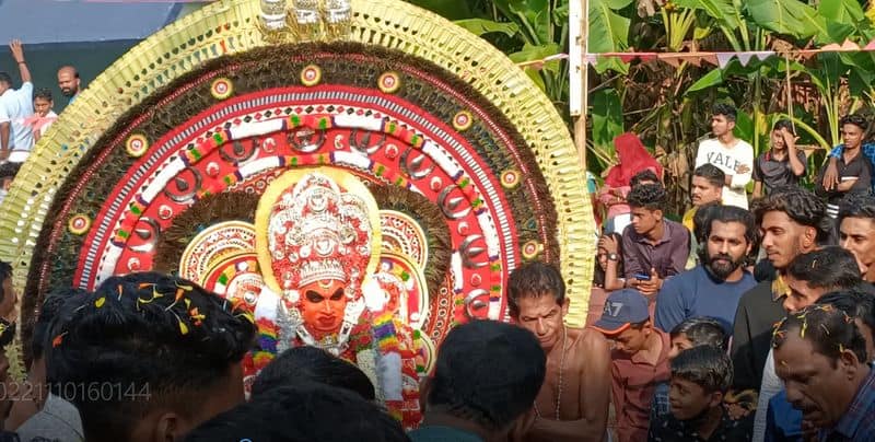 Story Of Moovalamkuzhi Chamundi Theyyam