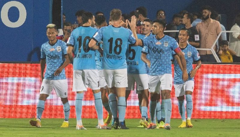 football ISL 2022-23: Bengaluru FC's misery deepens after 0-4 loss to Mumbai City FC; fans rue 4th consecutive defeat snt