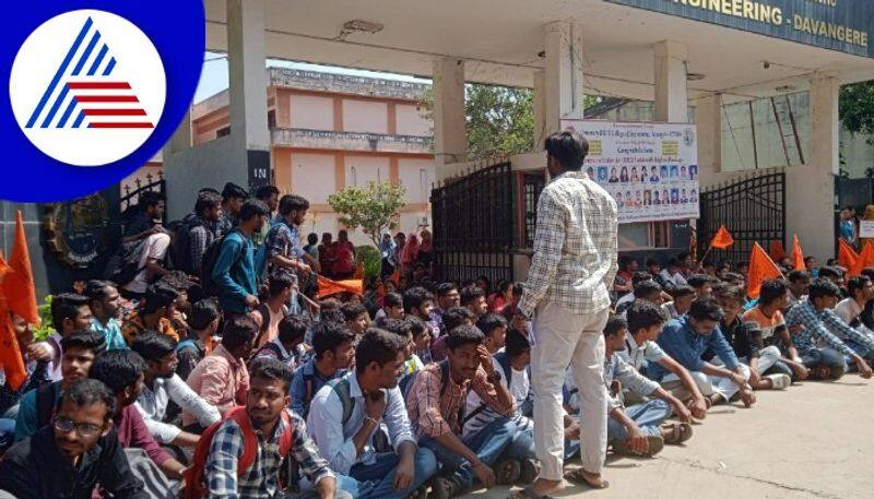 abvp protest against Visvesvaraya Technological University   in davangere gow