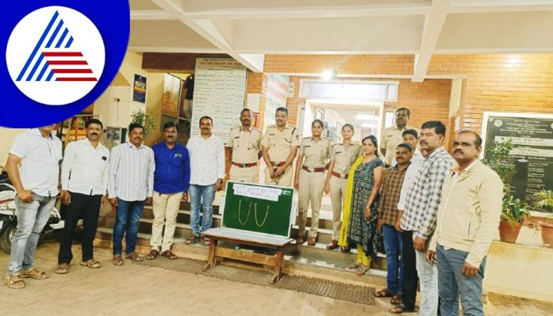 two were arrested stealing gold in the guise of customers in hubballi gow