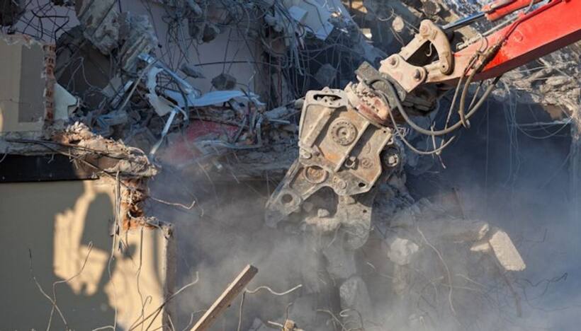 KDMC demolishes 'illegal' Uddhav Thackeray led Shiv Sena office in Kalyan